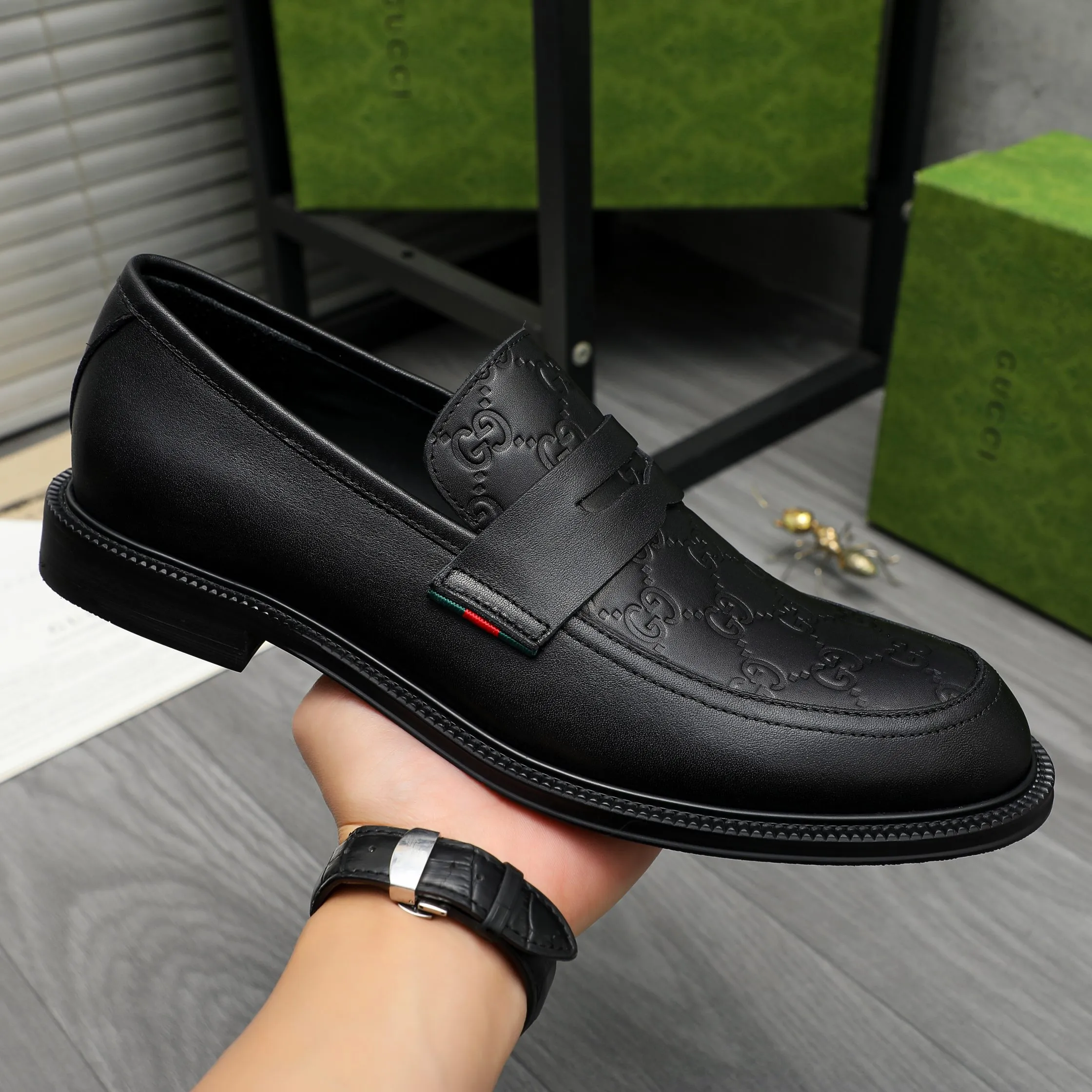 Men's shoes 💰p500 Product trademark: GUCCI "Gucci" business slip-on leather shoes Regular size: 38-46 (38.45.46 custom-made, non-returnable) Product materials: Selected high-quality cowhide embossed upper, cowhide lining, original rubber outsole